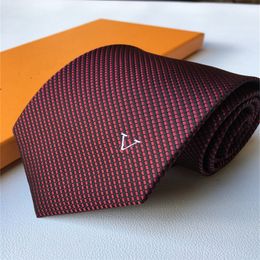 Nuevo diseñador 2022 Corbatas de seda para hombre Kinny Slim Narrow Polka Dotted Letter Jacquard Woven Corbatas hechas a mano en muchos estilos con Box 21