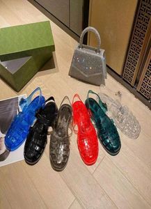 Nouveau 2022 Sandales de concepteurs Sandales Jelly Slippers Transparent Women039s Double G Sandales Flat Bouton Chaussures de caoutchouc tongs SIZ3380367