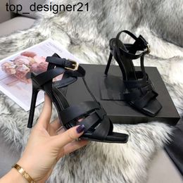 Nieuwe 2023 10mm Eerbetoon stiletto Hakken Sandalen Zwart glad leer Enkelbandje super hoge hak vrouwen luxe ontwerpers schoenen party sandaal hoge hakken