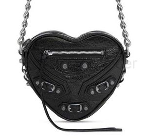 Nieuwe 2023 Designer Women's Heart Mini Bags Lederen hardwarekettingriem schoudertassen Modebrand Zip Sluiting Front Zip Pocket Dameszakken