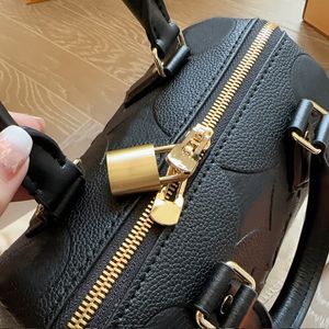 Nieuwe 2023 Fashion Classic Designer Leather Leather Dames Retro koppeling Handtas Schouder in reliëf Crossbody Bag3041