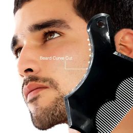 Nouveau 2023 Men de mode Modèle de la barbe Modèle de style peigne Peigne Men's Barbe Combs Beauty Tool for Hair Beard Trim MemplatingIval