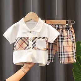 Nieuwe 2023 Kids Girls Boys Plaid Tracksuit Brand Fashion 2pcs Outfits Set polo t -shirt en korte broek tracksuits Children Designers Kleding