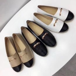 Nuevo 2023 Paris Classic Luxury Designer Lazy Slippers Zapatos de marca de cuero genuino para mujer Cómodas sandalias de pescador de fondo plano de lona Channel 2C Designer Shoes