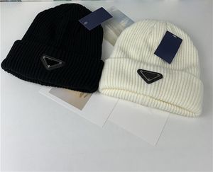 NOUVEAU 2023 gros bonnet casquettes d'hiver chapeaux femmes et hommes bonnets avec de vrais pompons de fourrure de raton laveur chaud fille casquette snapback pompon bonnet chapeau accessoires de mode PP-2