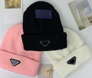 NOUVEAU 2023 gros bonnet casquettes d'hiver chapeaux femmes et hommes bonnets avec de vrais pompons de fourrure de raton laveur chaud fille casquette snapback pompon bonnet chapeau accessoires de mode PP-4