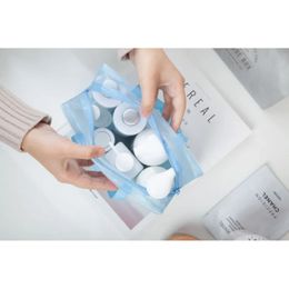 Nuevo 2024 5 colores PVC PVC Bolsa de almacenamiento cosmético Mujeres Organizador transparente para compresión de la bolsa de maquillaje Bolsas de baño de viaje