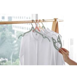 NIEUW 2024 8PCS multifunctionele plastic kledinghanger reisruimte Saving opvouwbare hanger creatief kledingrek kinderen babyhanger1.voor