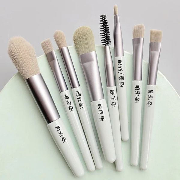 Nouveau 2024 8PCS Portable Makeup Brushes Set Face Eye Eye Lip Eyeshadow Peigt Peigne Couvrages CEUSS