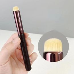 Nieuwe 2024 Make -upborstel voor concealer Small Highlight Brush Oog donkere cirkels Borstel Blending Bekelborstel Borstel Lip Smudge Borstel Make -up Shadow Tool