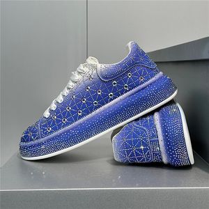 Nieuwe 2024 Designer Men Kleurrijke blauwgroene strass schoenen Causale flats mocassins Rock Hip Hop Sports Walking Sneakers Zapatos HOMBRE