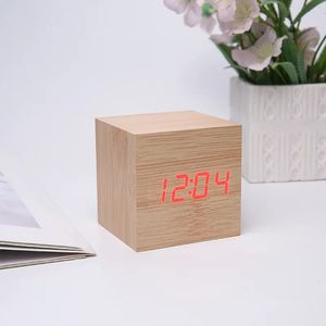 Nuevo reloj de alarma digital 2024 Reloj de madera de madera USB/ Batería, Reloj digital LED de Mini Cube con pantalla de hora/ fecha/ temperatura