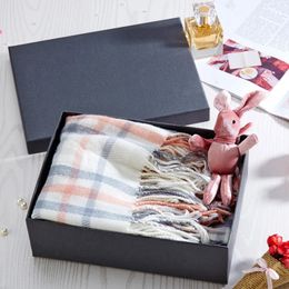 Nouvelle boîte cadeau 2024 Christmas Black World Cover minimaliste Créatif Créatif Scarf Perfume Boîte cadeau d'anniversaire pour le coffret cadeau pour Noël pour