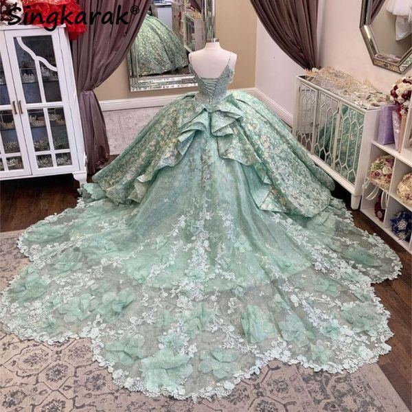 Nouveau 2024 Green Princesse Quinceanera Robes Balles Balles Fleurs Appliques Crystals Crystals Sweet 16e Robe Train Court