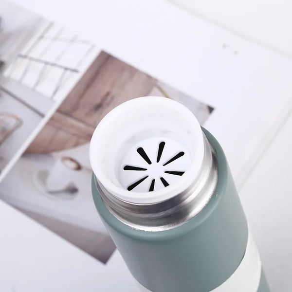 Nouveau ballon d'aspirateur portable de style Japan 2024 pour les filles à petite capacité mignonne tasse portable simple tasse thermos thermos bouteilles d'eau 2.
