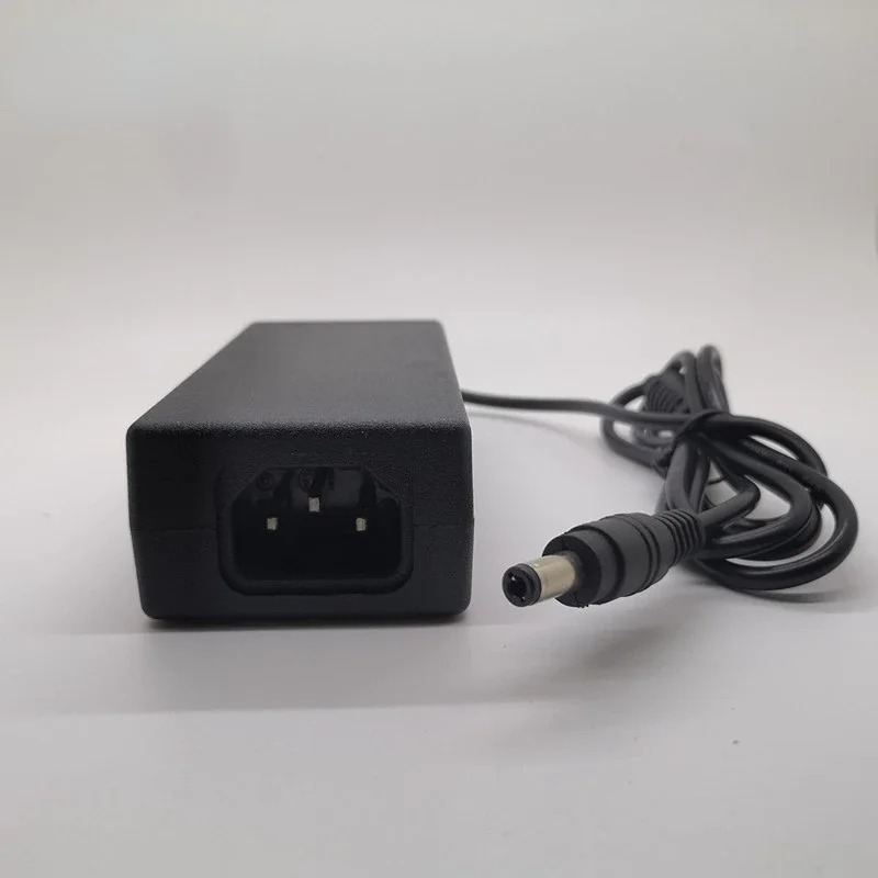 Nieuwe 2024 Laagste prijs Nieuwe AC -converter -adapter voor DC 12V 5A 60W LED -voeding oplader voor 5050/3528 SMD LED Light of LCD Monitor CCTVFor