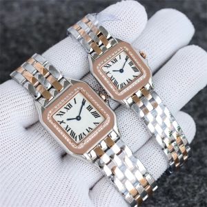 NIEUW 2024 Luxe vierkante kwarts horloge voor vrouwen, zilver en goud vergulde roestvrij staal, diamant-geaccentueerde tankontwerp