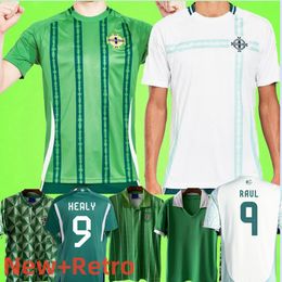 NIEUW 2024 Noord -Ierland Voetballen Jerseys Set Kids Kit Uniform 2023 Divas Charles Evans 23 24 25 Voetbalshirt Charles Ballard Best Brown 79 88 90 92 94 Retro