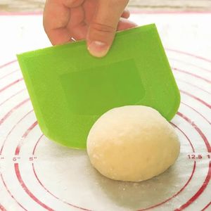 NIEUW 2024 Plastic deeggewicht Cutter Cookie Fondant Bread Pizza Tools Spatel voor cakeboter Scraper Pastry en bakkerij keukengerei - - -