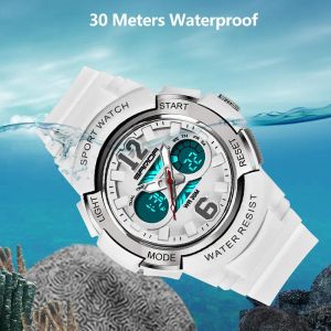 Nouveau 2024 Relogio Feiminino Digital Watch Femmes 30m Sports électroniques imperméables pour le poignet de fitness Lady LED White-Wrist Wrists225F