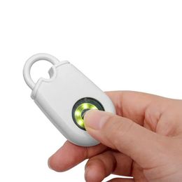 NIEUW 2024 Zelfverdedigingssirene veiligheidsalarm voor vrouwen sleutelhanger met 130dB SOS LED -licht Persoonlijke alarmen Persoonlijke beveiliging Keychain Alarm - voor