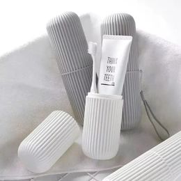 Nuevos accesorios de viaje 2024 Cepillo de dientes Capa de cubierta Capa de la tapa de la moda de la maleta de plástico Accesorios de baño portátiles de equipaje