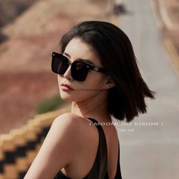 Nieuwe 2024 trendy klassieker groot frame dames gepolariseerde zonnebril populair op internet beroemdheid pose mode