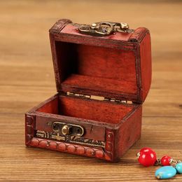 Nieuwe 2024 Vintage Jewelry Box Wood Handmade Box met Mini Metal Lock voor het opslaan van sieraden Treasure Pearl Rings Organizer opslagcase Handmade