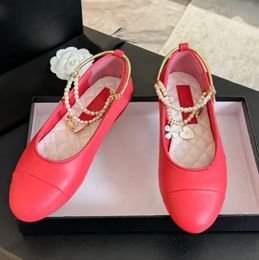 Nieuwe 2024 dames Mary Jane schoenen Dress Shoe Ballet Shoe Lambskel Hakken Ronde tenen Loafers met parel hartvormige Matelasse Leisure Shoe Purple Peach Pink Black