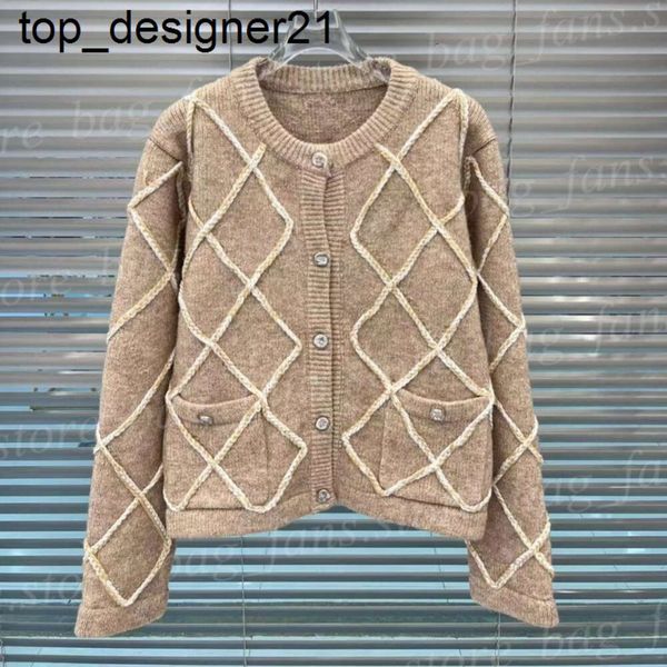 Nouveau 2024ss Designer Cardigan avec bouton Femmes Marque de mode Pulls tricotés Hiver Chaud Outwear Style Vintage Gris Noël Pulls pour femmes