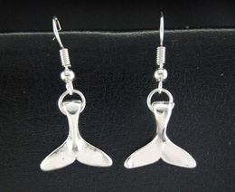 Nieuwe 20 Paar / partij Zilveren Walvis Tail Fish Charms Oorbellen Hoge Kwaliteit Oorbellen Oor Stud voor Vrouwen Sieraden