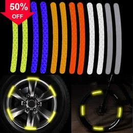 Nouveau 20 pcs Voiture Moyeu De Roue Autocollant Réfléchissant Pneu Jante Lumineux Bande Bande Moto Décoratif DecalSticker Nuit Conduite Accessoires