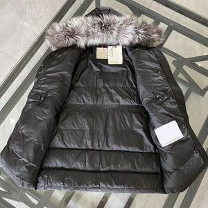 Nieuwe 22 Down Winter Coat Dames Designer Luxe downs Dikke bovenkleding Puffer Coat Casual ritssluiting Lange mouw Hap met 2 Stijlen Zwart Wit Warm Jacket Geometrisch patroon