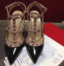 Nieuwe 23SS Designer Dames Hoge hakken Kleedschoenen Modemerk Rivets Girls Pointed Black Womens Shoes Heel