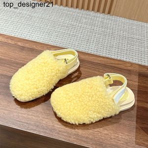 Nouveau 23ss Pantoufles Pantoufles de fourrure de créateur femmes mocassins chaussures décontractées diapositives moelleuses laine mode daim marque éraflures pantoufle chaud hiver pantoufles en cuir souple