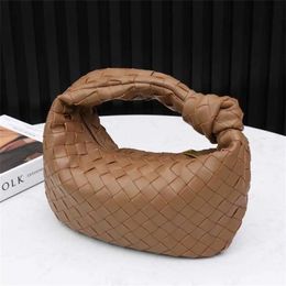 Nuevo diseñador de 24SS Round Bottom Jodie Bag Woven Sheep Sheep Cuero suave Bolsos de cuero de cuero Premium Bolsos para mujer Bolsas para mujer