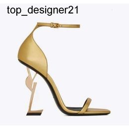 Nuevas sandalias de diseñador de 24ss letra y letra de tacón alto cuero de patente 7cm 10 cm para mujeres negros brillantes color rojo brillante zapatos para mujeres