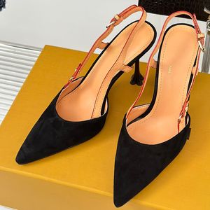 Nieuwe 24SS puntige sandalen Slingback sandalen Beroemde ontwerper Dames Luxe op maat gemaakte lamsvacht Famouse merk schoen Klassieke lederen zolen Hoge hak schoenen