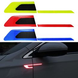 Nieuwe 2 STUKS Auto Body Reflecterende Stickers Side Veiligheidswaarschuwing Deur Bescherming Stickers Anti-kras en Anti-botsing reflecterende Strips