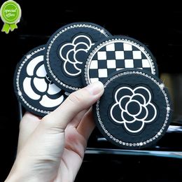 Nieuwe 2 Stuks Auto Water Cup Pad Creatieve Diamant Ingelegd Camellia Bloem Opslagtank Antislip Mat Interieur Producten voor Vrouwen