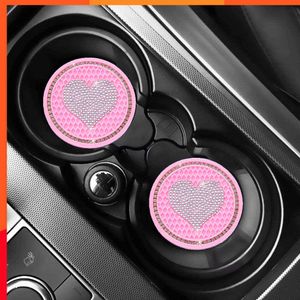 Nouveau 2 pcs Coeur Forme De Voiture Dessous De Verre Eau Tasse Tapis De Voiture Intérieur Diamant Porte-Gobelet Insert Pad Tapis Antidérapant Gadget Décor De Voiture Accessoires