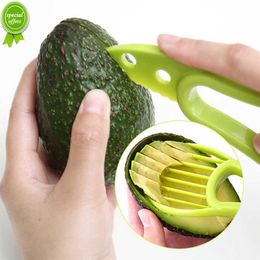 Nieuwe 3 in 1 Avocado Snijmachine Shea Corer Boter Fruit Dunschiller Cutter Pulp Separator Plastic Mes Groente Gereedschap Keuken Gadgets TLY002