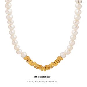 Design unique Perles d'eau fraîche Tiny Triangle Colliers de perles de qualité 18k Sun Gold en acier inoxydable Bijoux sans fondu