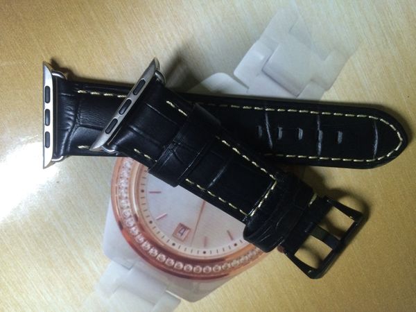 Nouveau bracelet de montre en cuir noir pour homme de 42 mm, grain de crocodile, équipé d'un connecteur pomme. Qualité de première classe, le prix le plus avantageux, gratuit