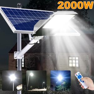 Nouveau 500000LM led lumière solaire extérieur jardin en aluminium lampadaire solaire avec télécommande IP65 applique solaire