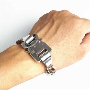 Nouveau Alyx Hero Chaîne Bracelet Ceintures Bouton En Métal Titane Acier Haute Qualité Streetwear Alyx Collier Accessoires Q0717