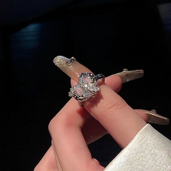 Nuevo anillo de pareja de piedra de luz de luna de Ángel y diablo, regalo ajustable con apertura a la moda para novio y novia