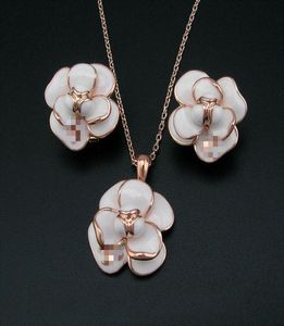 Nieuwe aankomst 18K Rose Gold vergulde 2 Camellia Flower Elegante vrouwen Juwelen Set Fashion Earrings Hangketting Sets Party sieraden5614467