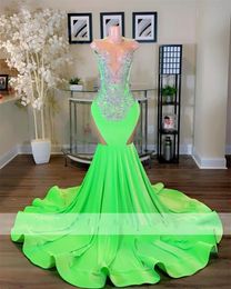 Nueva llegada 2024 vestidos largos de fiesta verdes con cuentas cristales diamantes de imitación fiesta de cumpleaños vestidos de noche de recepción