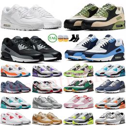 Nouvelle arrivée des années 90 chaussures de course mode triple blanc cuir noir ce que l'infrarouge NRG Bacon loup gris flyleather paix amour obsidienne femmes hommes sneaker formateur